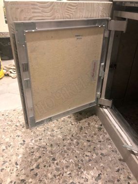 Люк под плитку Нажимной Стелс 200*600 Люк под плитку Нажимной Стелс 200*600